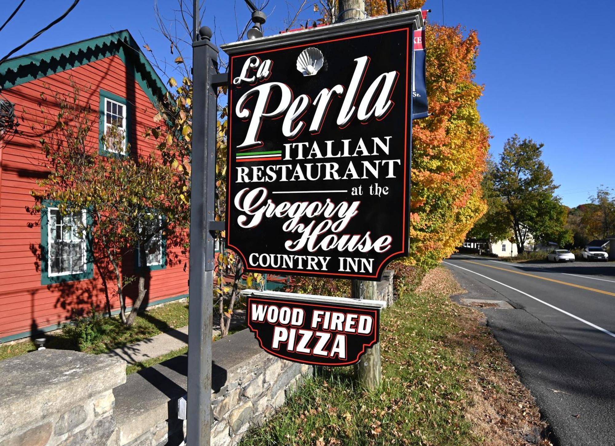 La Perla Restaurant & Country Inn Averill Park Exterior foto